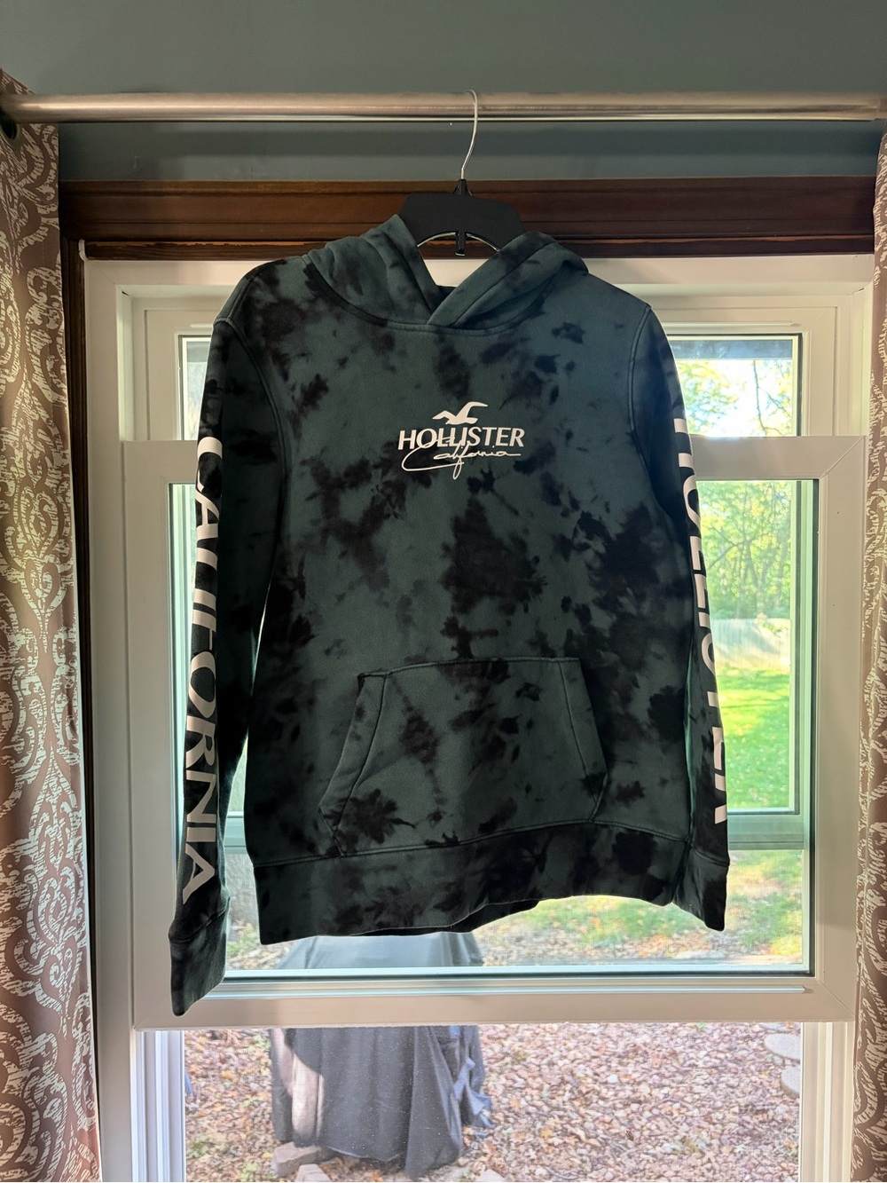 Hollister Men's Y2K Black Tie-Dye Crewneck Hoodie